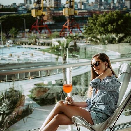 Hotel SLS Buenos Aires Puerto Madero Exterior foto A woman drinking an Aperol Spritz
