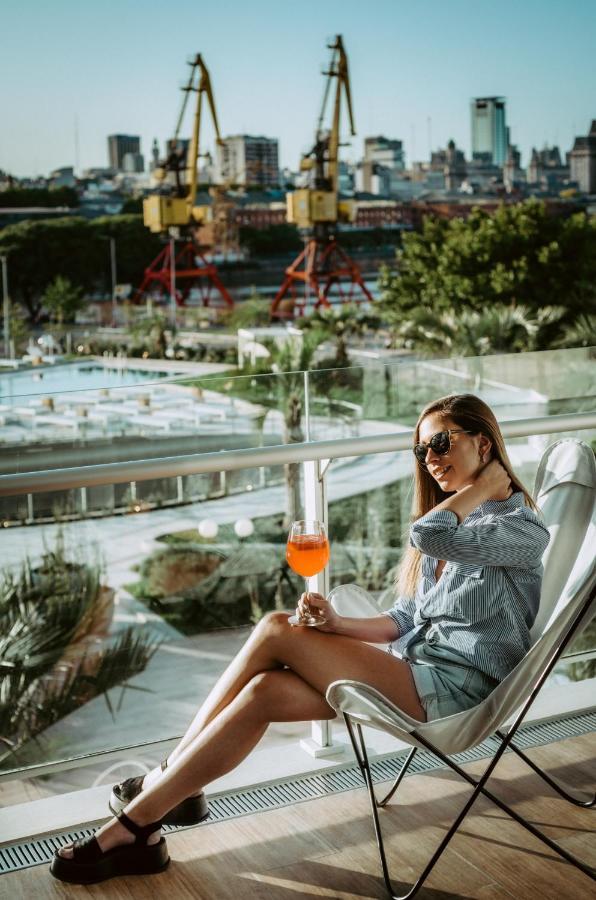 Hotel SLS Buenos Aires Puerto Madero Exterior foto A woman drinking an Aperol Spritz